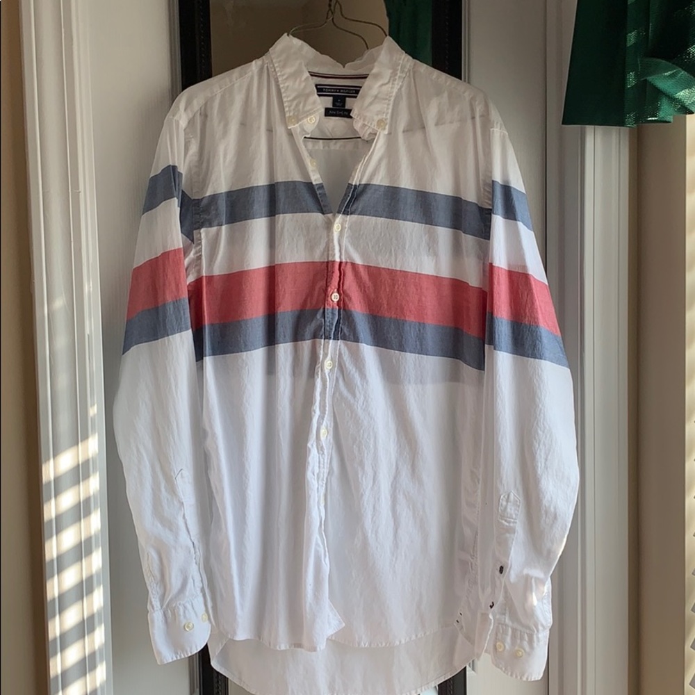 Tommy Hilfiger long sleeve dress shirt. Button up.